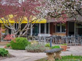 Charme Hôtel, Montbéliard Sud，位于蒙贝利亚尔的酒店