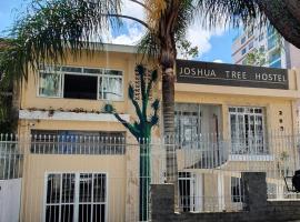 Joshua Tree Hostel - Curitiba，位于库里提巴的青旅