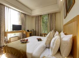 Saltstayz Select - Galleria Market & Golf Course Road，位于古尔冈的酒店