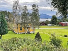 6 person holiday home in AVERØY-By Traum