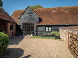 Pass the Keys Bradenham Barn in The Chiltern Hills，位于Bradenham的度假屋