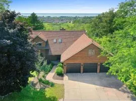 Panoramic Bay Views Spacious with Expansive Deck