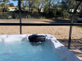 Maison avec jacuzzi proche plages，位于Avrillé的酒店