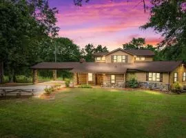 Refuge Ranch Lodge Cozy Log Cabin by the Lake Privacy Weddings