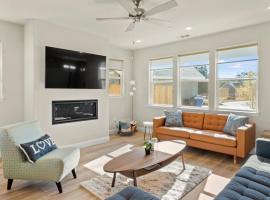 Newly Built Murphys Modern Retreat，位于墨菲斯的酒店