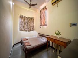 Sacar Guest House，位于蓬蒂切里Pondicherry Beach的酒店