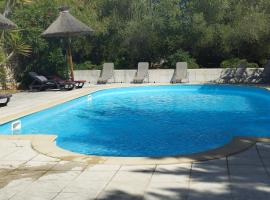 Logis Hotel Restaurant L'Esquielle，位于Saint-Géniès-de-Malgoirès的酒店