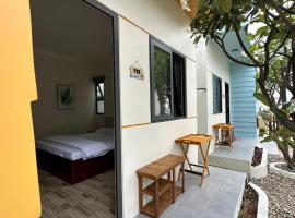 Color Inn - Homestay & Cafe，位于Ninh Hải的住宿加早餐旅馆