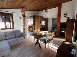 ENTRESIERRAS Apartamentos rurales con chimenea, barbacoa y espacio para eventos，位于卡索拉的带泳池的酒店