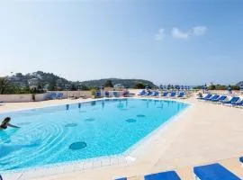 Pool , 150m to beach, seaview