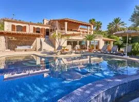 Quiet Villa in Buger with amazing pool, paddle court and nice garden