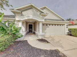 Fruit Cove Home with Fire Pit and Lake View!，位于Fleming Island的酒店