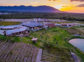 Hotel Vinícola Parvada by Lumina，位于帕拉斯德拉富恩特的酒店