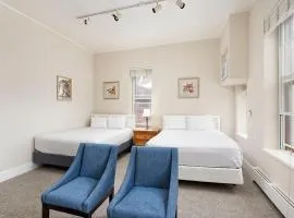 Independence Square 213, Spacious Hotel Room with 2 Queen Beds, Wet Bar, and Sitting Area