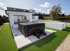 Guest House with hot tub - Roscommon Bank Holiday Special，位于博伊尔的酒店