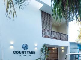 Courtyard Guesthouse，位于呼拉的酒店