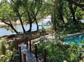 Paradise River Lodge，位于侯斯普瑞特利萨塔巴私人野生动物保护区附近的酒店