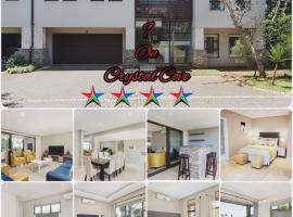 9 On Crystal Cove 5 Bedroom Townhouse in Zimbali，位于巴利托的度假屋