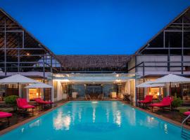 StayVista at The Rain - River Villa with Infinity Pool，位于阿勒皮的酒店