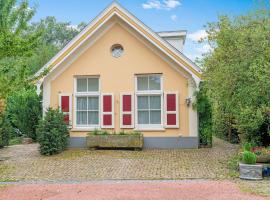 Picturesque Holiday Home in Oldenzaal with Jacuzzi，位于奥尔登扎尔的别墅