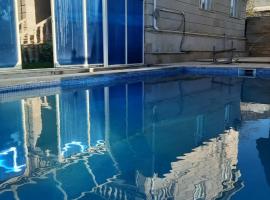 Viva hotel Gabala with outdoor pool ,Sauna and Waterfall，位于盖贝莱的酒店