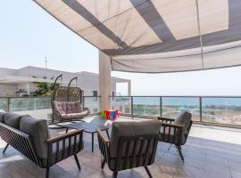 Luxury Living at Achziv Beach with Amazing Views Apartment for rent beside Achziv Beach, Israel by Sea N' Rent，位于纳哈里亚的酒店