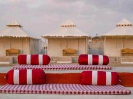 Griat sandy desert camp jaisalmer，位于斋沙默尔的豪华酒店