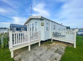 Stunning Dog Friendly Caravan At Manor Park, Hunstanton In Norfolk Ref 23188k，位于亨斯坦顿的山林小屋