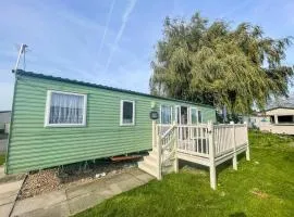Lovely Dog Friendly Caravan At Southview Holiday Park In Skegness Ref 33053s
