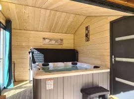 Chalet chaleureux à Orlu avec Jacuzzi et vue sur la montagne