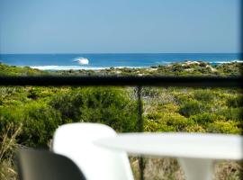 Panorama at Margarets Beach，位于格纳拉巴普的公寓式酒店