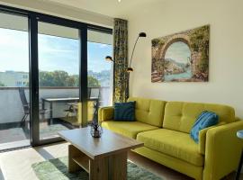 Luxury City Retreat with Terrace，位于科希策的度假村