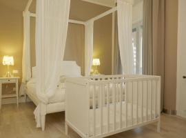 Palms Hotel，位于Attimis的酒店