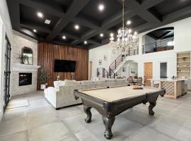 Luxury (Less than mile from AT&T Stadium/GlobeLife) GameRoom/Basketball Hoop，位于阿林顿的酒店