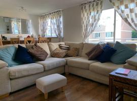 Spacious 2 Bed Elstree Borehamwood Hertfordshire，位于埃尔斯特里的酒店