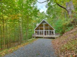 Serene Fancy Gap Cabin Retreat in Private Setting!，位于Fancy Gap的酒店