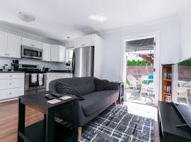 Great 1-bedroom Suite Near Downtown Langford，位于维多利亚的自助式住宿