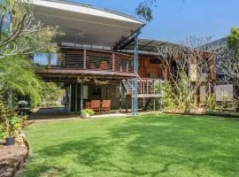 'Tamarind Retreat' A Leafy Coastal Home