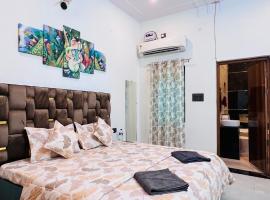 Nirmal sadan Homestay，位于Barsāna的酒店