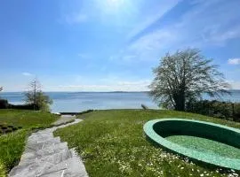 Villa am See mit privatem Seezugang