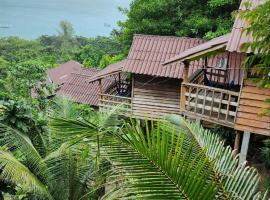 Kohrong Sea Views Bungalows，位于西哈努克的山林小屋