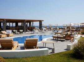 Sea Breeze Santorini Beach Resort, Curio By Hilton，位于佩里沃罗的家庭/亲子酒店