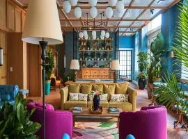 The Drayton Hotel Savannah, Curio Collection by Hilton