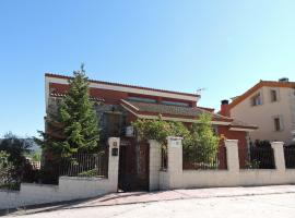 Casa rural lago azul，位于萨塞东的酒店