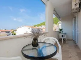 Pet Friendly Apartment In Baska Voda