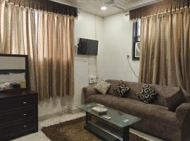 Nirvana Lodging & Boarding，位于Ulhasnagar的酒店