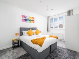 Luxury 2 Bedroom Apartment Free Parking, Netflix, Sleeps 6，位于沃特福德的自助式住宿