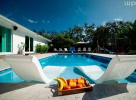 Private Villa Pool Spa Games-Beach L27，位于卡特勒湾的度假屋