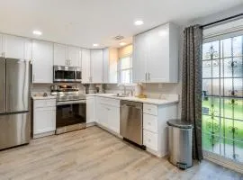 3 Mi to Six Flags America Upper Marlboro Retreat!