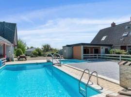 Lejlighed/rækkehus med adgang til pool.，位于Vipperød的酒店